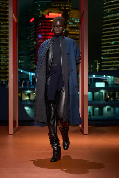 Look 49